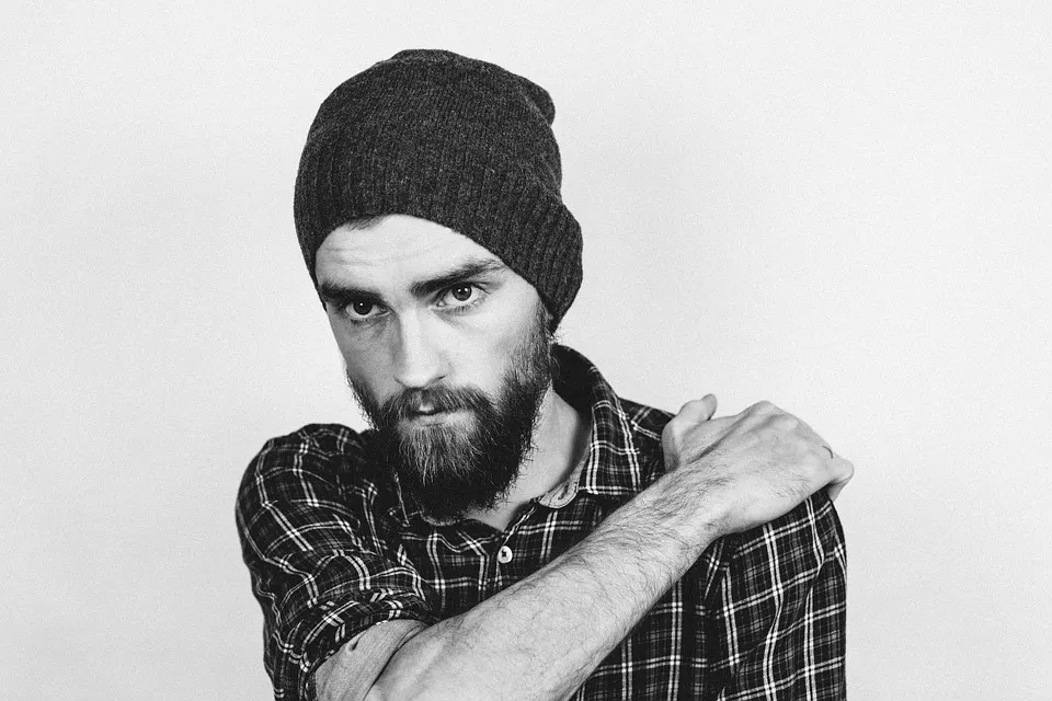 Consejos para una aplicación suave y efectiva de minoxidil en la barba: rutina clara y sostenible