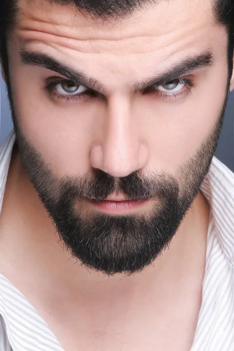 Los ingredientes clave en el minoxidil y su papel en el crecimiento de la barba: guía útil